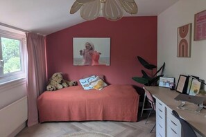 3 室のベッドルーム、アイロン / アイロン台、インターネット、ベッドシーツ