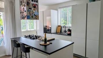 Microwave, oven, stovetop, dishwasher