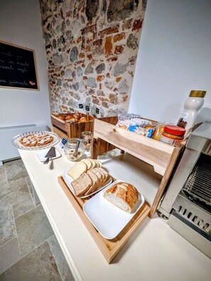 Free daily buffet breakfast