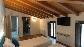 Superior-Doppel- oder -Zweibettzimmer, 1 King-Bett, Klimaanlage, Gartenblick | Zimmersafe, Verdunkelungsvorhänge, kostenloses WLAN