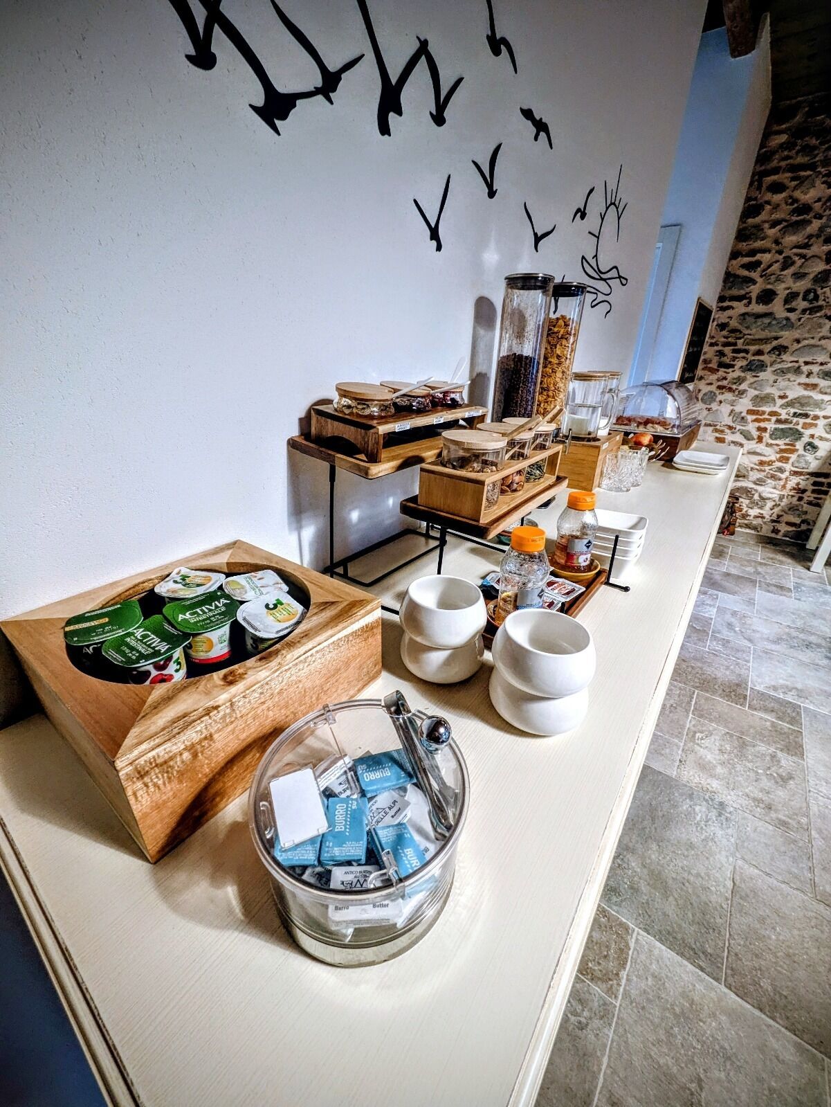 朝食 (ビュッフェ)、毎日提供 (無料)