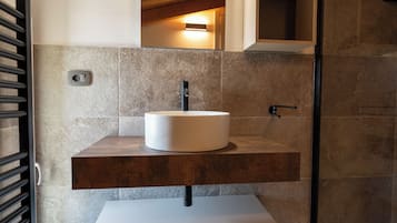 Superior Double or Twin Room, 1 Bedroom, Air conditioning, Garden View | Bathroom