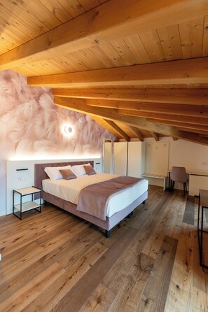 Down duvets, memory-foam beds, in-room safe, blackout curtains - 4 Elementi Relais (Lonato del Garda)