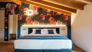 Suite Duplex - 2 camere comunicanti 2 bagni x5 | Down comforters, memory foam beds, in-room safe, blackout drapes