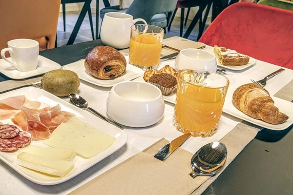 Café da manhã com buffet grátis todos os dias