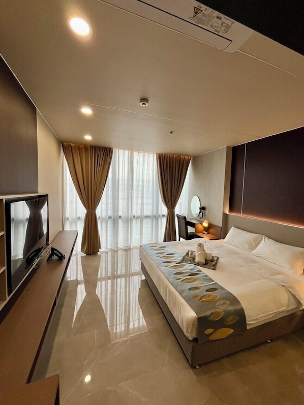 In-room safe, free WiFi, wheelchair access