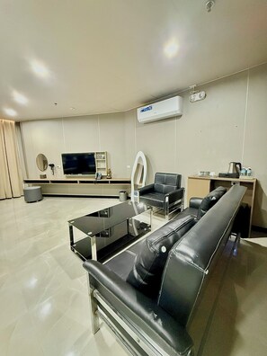 Executive Room | Living area - Skyport Hotel (Pasay)