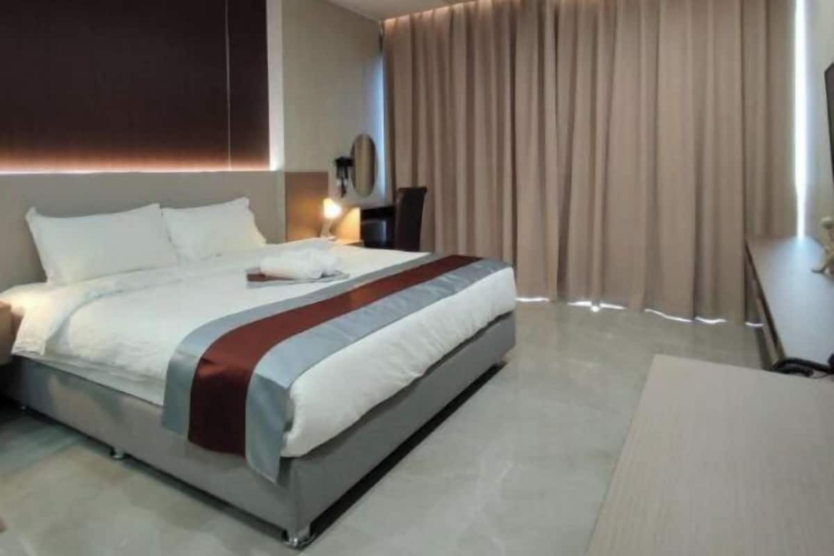 Superior Single Room, Non Smoking, City View | Peti besi dalam bilik, dihias secara berasingan