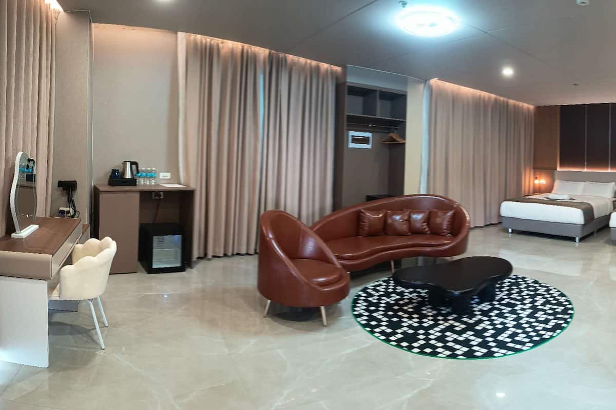 Executive Room | Peti besi dalam bilik, dihias secara berasingan