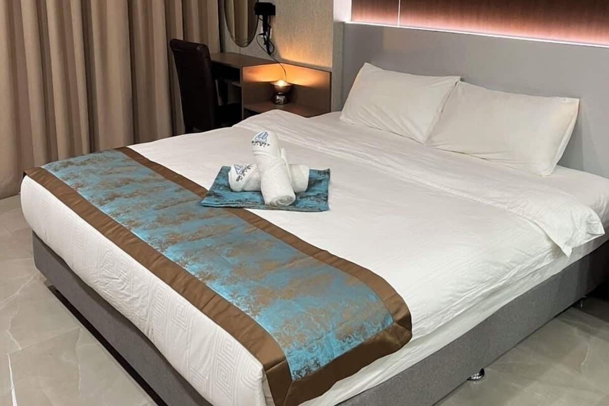 In-room safe, free WiFi, wheelchair access