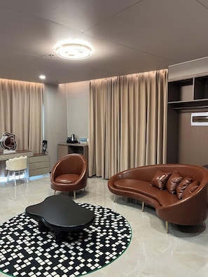 In-room safe, free WiFi, wheelchair access