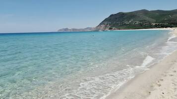 Una spiaggia nelle vicinanze