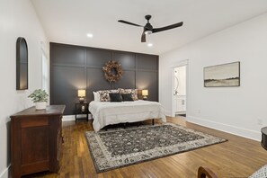 5 bedrooms, desk, iron/ironing board, WiFi