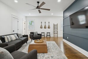 TV, offices - NEW 5BR Nash Gem w/ Rooftop Views! (Nashville)