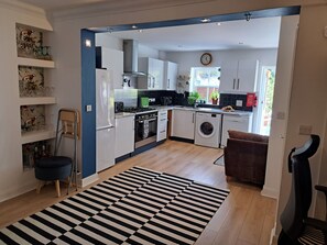 Fridge, microwave, oven, stovetop - Townhouse near to Longleat and Frome  (Westbury)