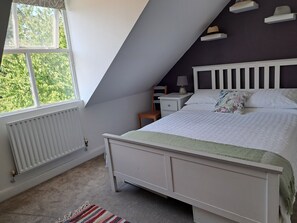3 bedrooms, desk, iron/ironing board, free WiFi - Townhouse near to Longleat and Frome (Westbury)