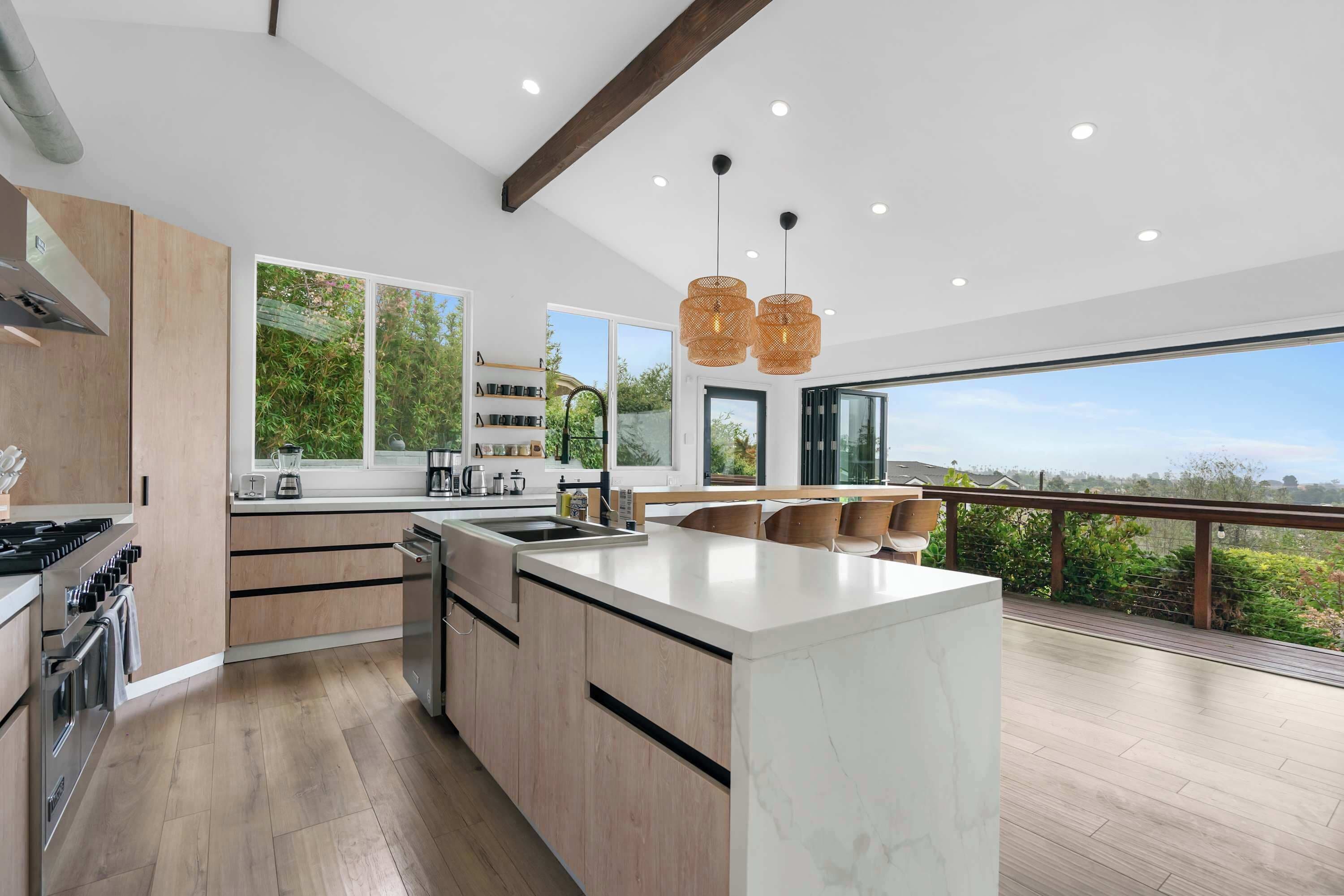 Kühlschrank, Mikrowelle, Herdplatte, Geschirrspüler