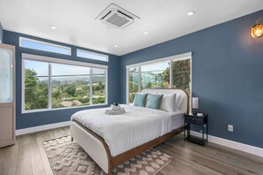 4 bedrooms, iron/ironing board, travel crib, WiFi - New Listing! Palisades Paradise by Colby & Conrad! (Los Angeles)