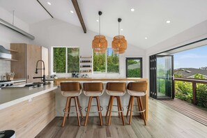 Fridge, microwave, stovetop, dishwasher