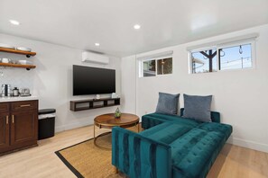 TV - New Listing! Palisades Paradise by Colby & Conrad! (Los Angeles)