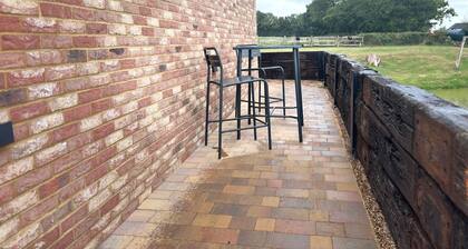 Tranquil Tenterden Apartment Retreat