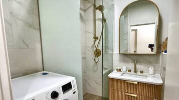 Shower, hair dryer, towels