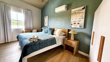 2 bedrooms, iron/ironing board, internet, bed sheets