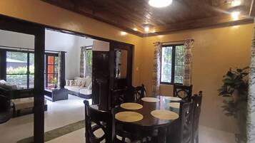 Rumah, 3 kamar tidur, akses difabel, Boleh Merokok | Ruang makan