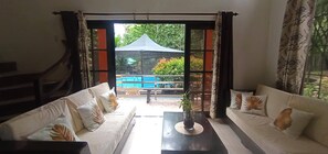 House, 3 Bedrooms, Accessible, Smoking | Living room