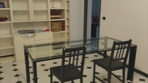 Appartement, 3 chambres, accessible aux personnes à mobilité réduite, foyer | Salle à manger