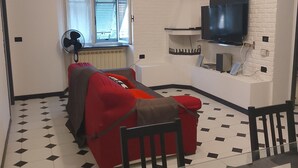 Appartement, 3 chambres, accessible aux personnes à mobilité réduite, foyer | Salle de séjour | Livres