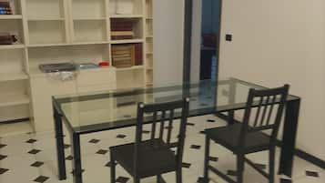 Apartment, 3 Bedrooms, Accessible, Fireplace | Dining room