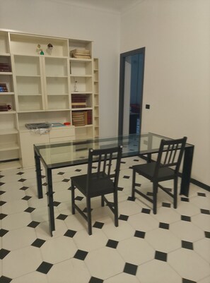 Apartment, 3 Schlafzimmer, barrierefrei, Kamin | Esszimmer