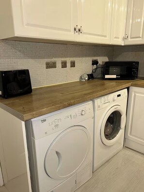 Interior - 3 Bedroom Home - 6 guests (Worcestershire)