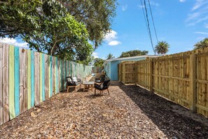 Terrace/patio - Cocoa Beach Hideaway – 1BR, Walk to the Sand (Cocoa Beach)