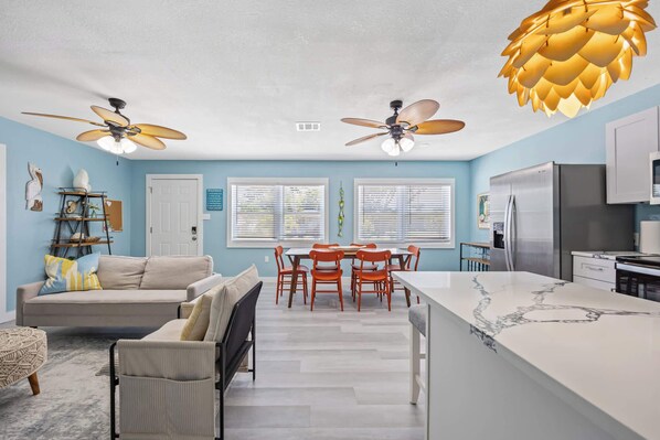 TV - Beachside Escape – 3BR Space, Walk to Sand (Cocoa Beach)