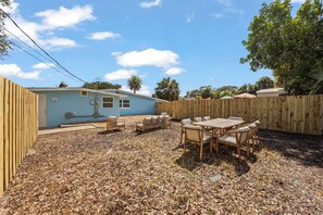 屋外ダイニングエリア