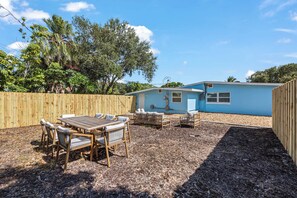 屋外ダイニングエリア