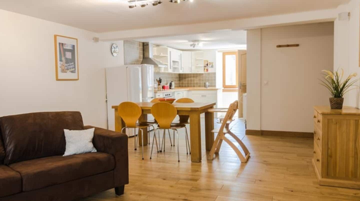 Smart-tv, tv-spel, dvd-spelare och ett filmbibliotek