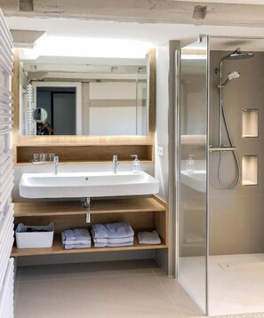 Condo, 2 Bedrooms, Balcony, Garden View | Bathroom | Hair dryer, towels, soap, toilet paper