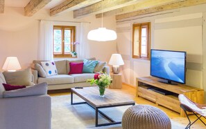 Condo, 3 Bedrooms, Balcony, Garden View | Living area