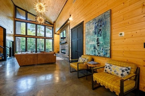 TV, fireplace - Off The Hook|Luxury|Sleeps 21 (Broken Bow)
