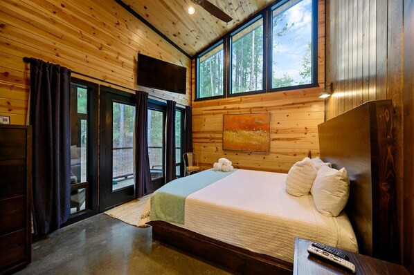 5 bedrooms, iron/ironing board, internet, bed sheets