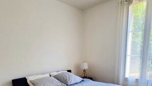 1 室のベッドルーム、アイロン / アイロン台、WiFi、ベッドシーツ
