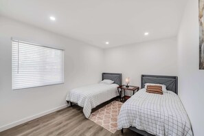 4 bedrooms, iron/ironing board, WiFi, bed sheets