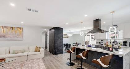 4BR Escape - Mtn Views, Private BBQ