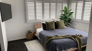 4 bedrooms, desk, free WiFi, bed sheets