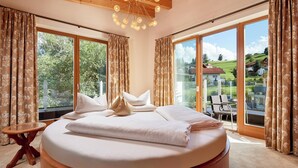 Suite | In-room safe, iron/ironing board (on request), WiFi (free), bed sheets - Alpine Hotel Resort Goies (Ladis)