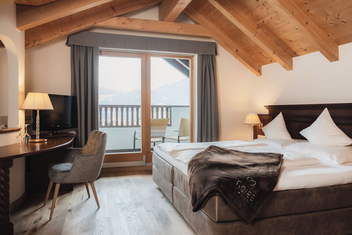 In-room safe, iron/ironing board, free WiFi, bed sheets