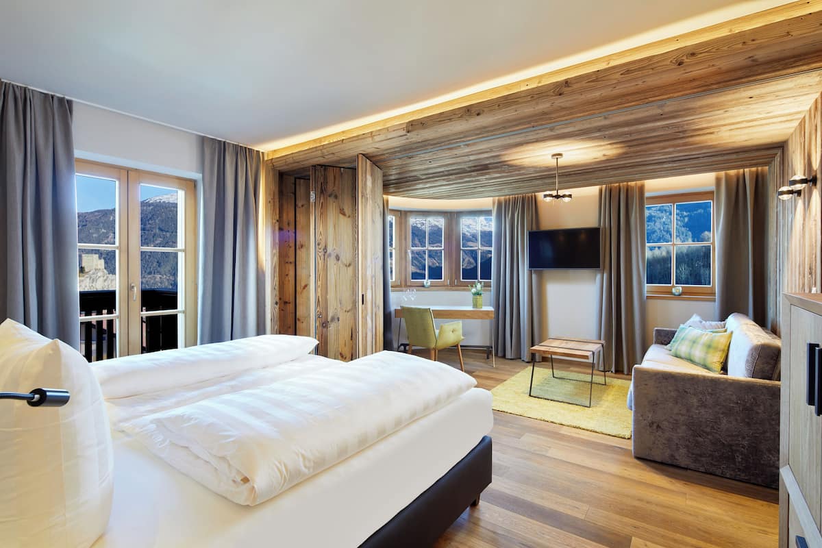 In-room safe, iron/ironing board, free WiFi, bed sheets